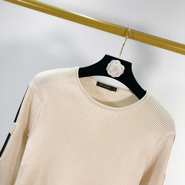 Pulover de dama din tricotat subtire cu decolteu oval