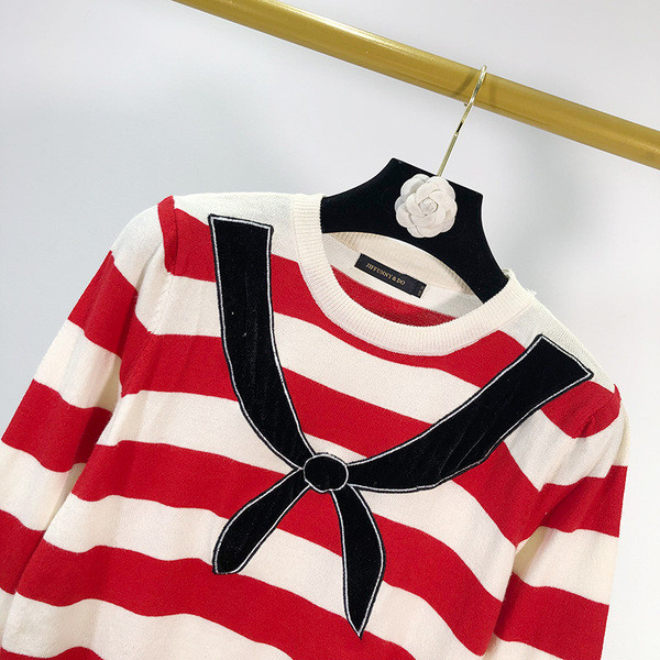 Pulover de damă cu dungi din tricot subțire