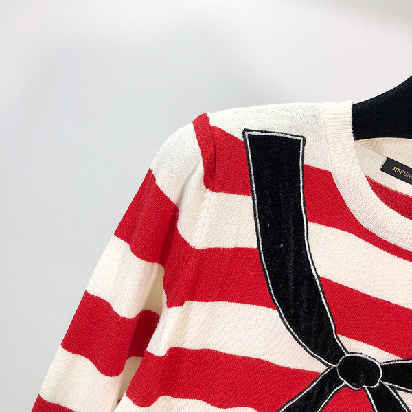 Pulover de damă cu dungi din tricot subțire