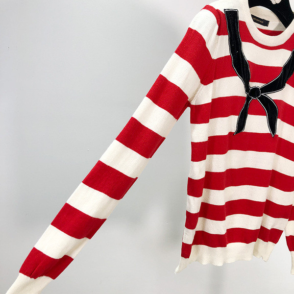 Pulover de damă cu dungi din tricot subțire