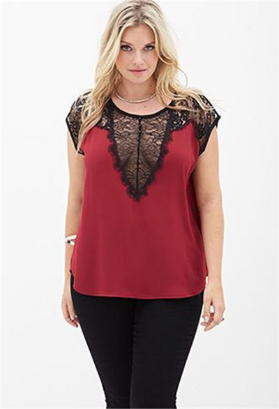 Stílusos női blúz csipkével és V-nyakkal, két színben