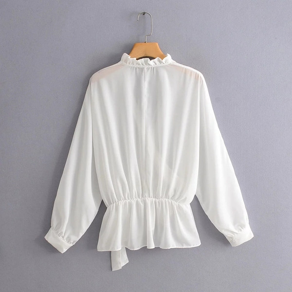 Cămașă modernă de damă cu decolteu în V în culoarea albă