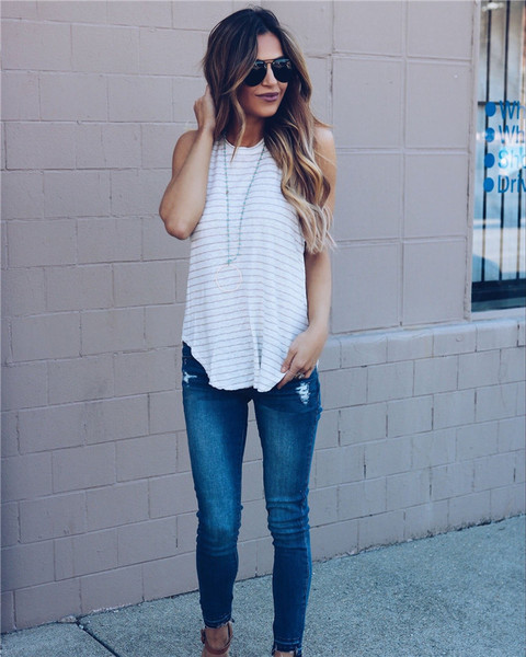 Maieu casual de damă, cu decolteu în formă de O și bretele largi, în alb