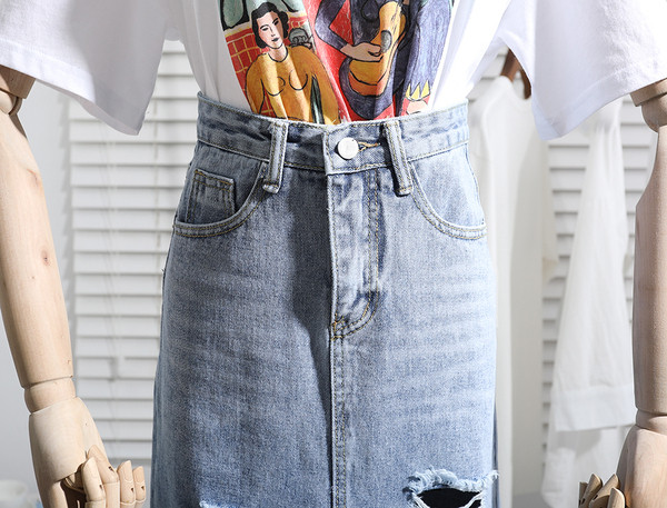 Női farmerszoknya, magas derékkal, szakadt motívumokkal