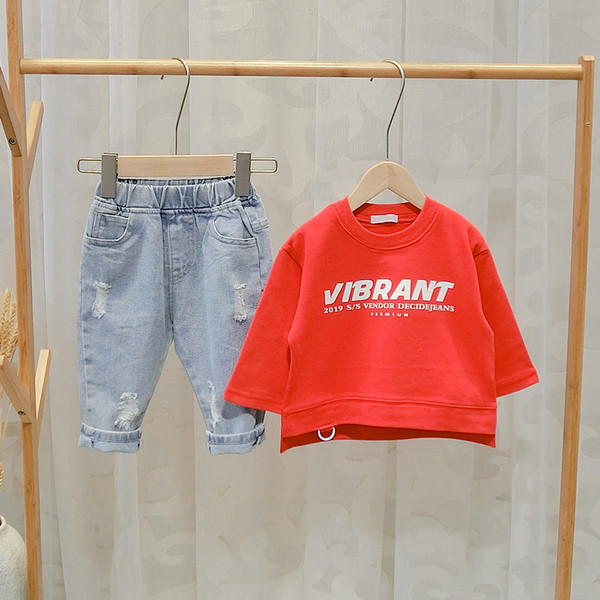 Model nou de bluză pentru copii de zi cu zi pentru băieți cu aplicație