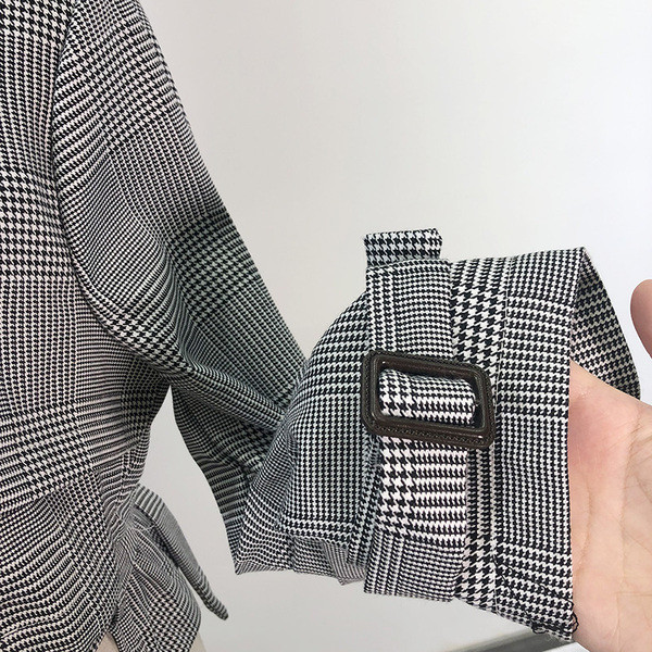 Geaca de primavara-toamna in carouri cu centura in talie