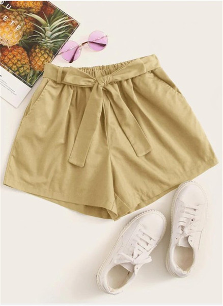 Pantaloni scurți casual de damă cu curea maro