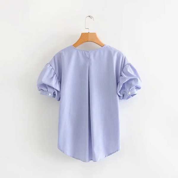 Cămașă de damă cu element panglică în albastru și alb