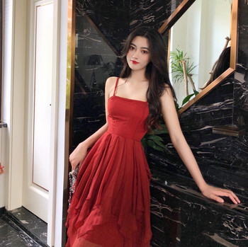 Rochie de dama moderna croiata in culoarea rosie cu bretele subtiri