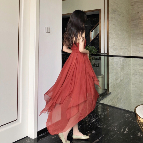 Rochie de dama moderna croiata in culoarea rosie cu bretele subtiri