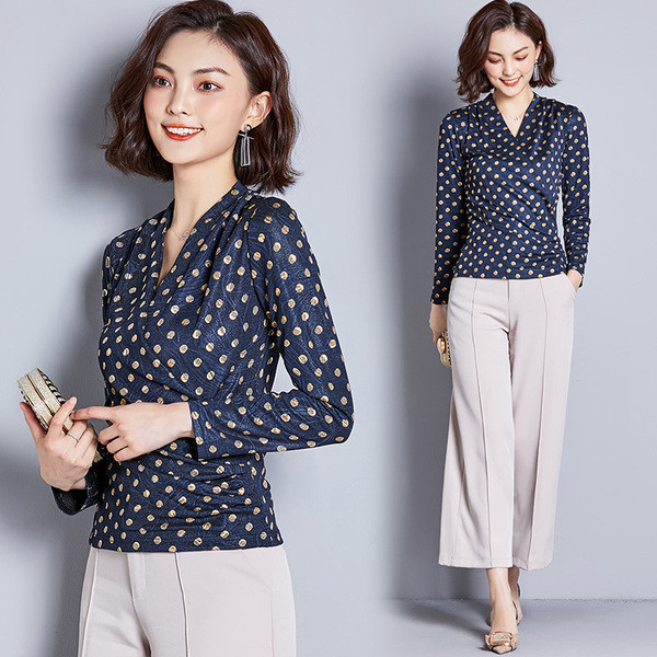 Bluză de damă actuală cu mâneci lungi și decolteu în V