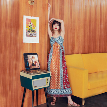 Rochie moderna de dama cu decolteu in V cu bretele subtiri