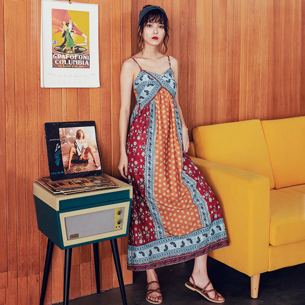 Rochie moderna de dama cu decolteu in V cu bretele subtiri