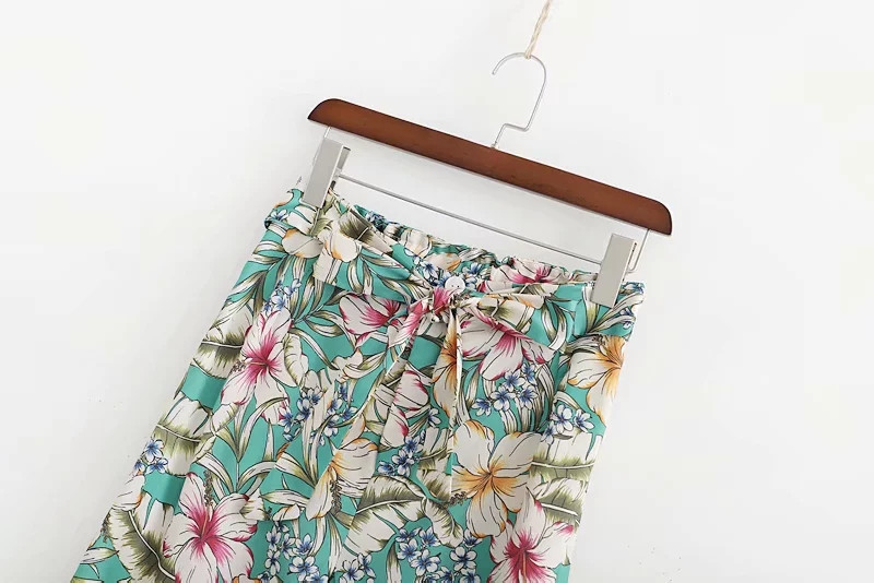 Дамски панталон с флорален десен и еластична талия 