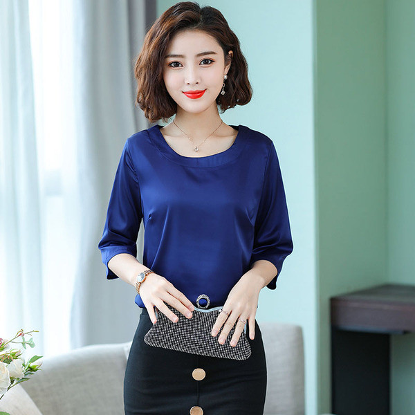 Bluză de damă modernă în patru culori cu mâneci 3/4