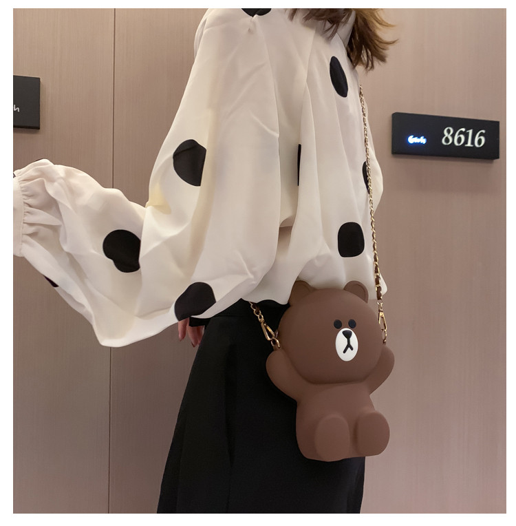 Modern női táska fém lánccal