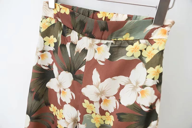 Дамски стилен панталон с висока талия и цветен десен 