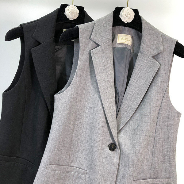 Vesta eleganta de dama in gri si negru