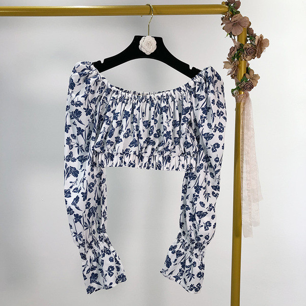 Bluză de damă cu mâneci lungi și model floral