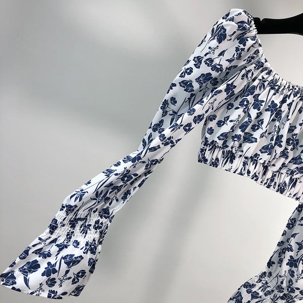 Bluză de damă cu mâneci lungi și model floral