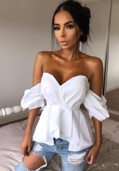 Tricou de damă modern cu mâneci căzute și decolteu adânc în alb și albastru