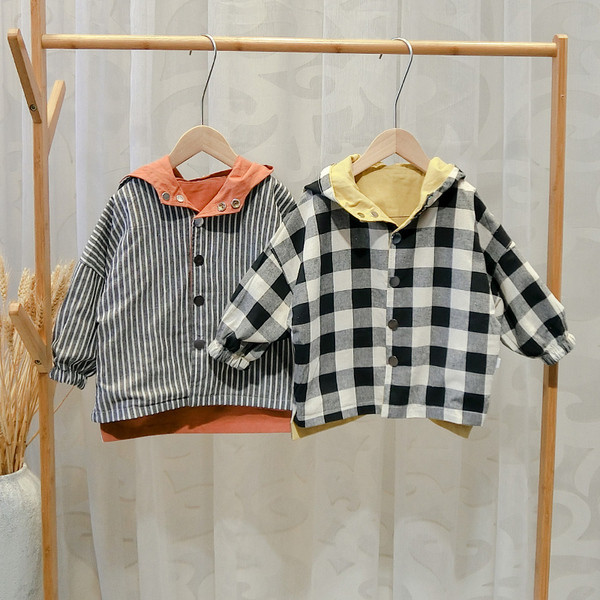 Új modell mindennapi gyerekkabát fiúknak gombokkal