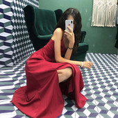 Modern női ruha fekete és piros színben