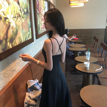 Modern női ruha fekete és piros színben