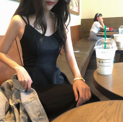 Modern női ruha fekete és piros színben