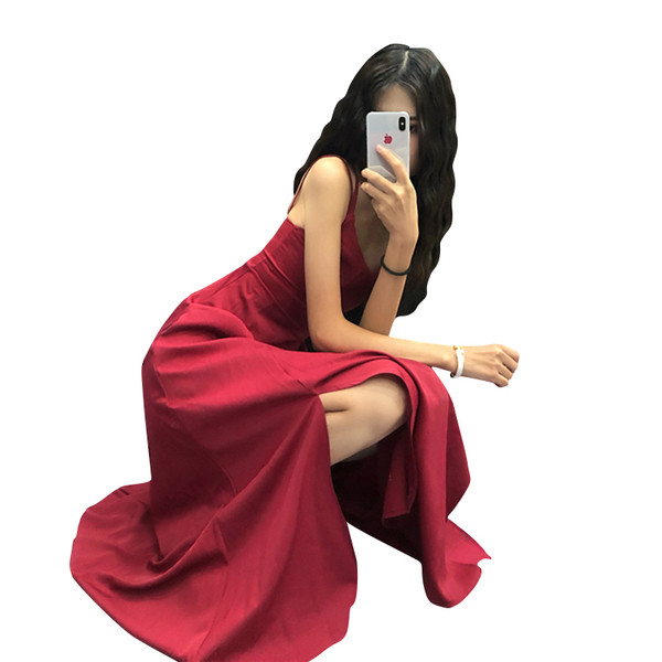 Modern női ruha fekete és piros színben