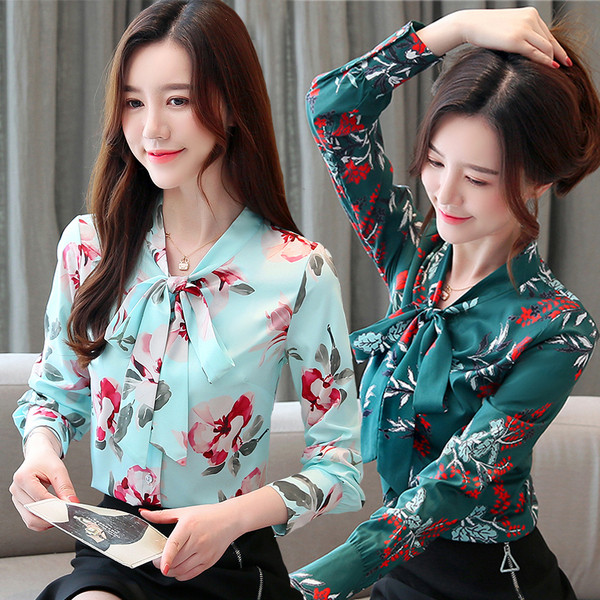 Cămașă de damă actuală în verde și albastru cu motive florale