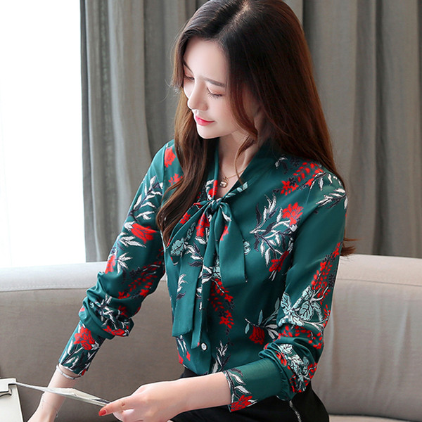 Cămașă de damă actuală în verde și albastru cu motive florale