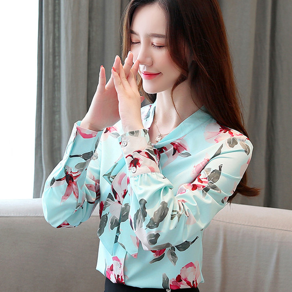 Cămașă de damă actuală în verde și albastru cu motive florale