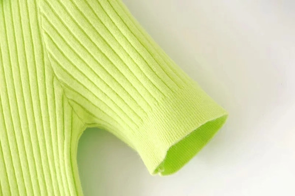 Modern női blúz klasszikus gallérral zöld és rózsaszín színben