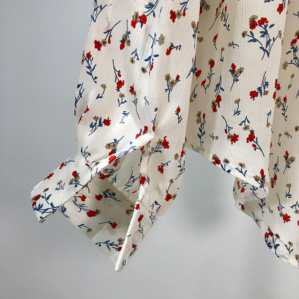 Cămașă cu mânecă lungă, albă, cu model floral