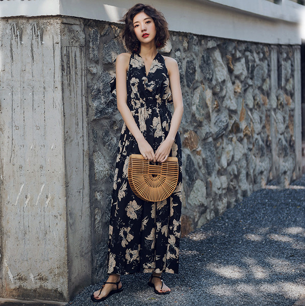 Rochie actuală de damă cu spatele gol și model floral