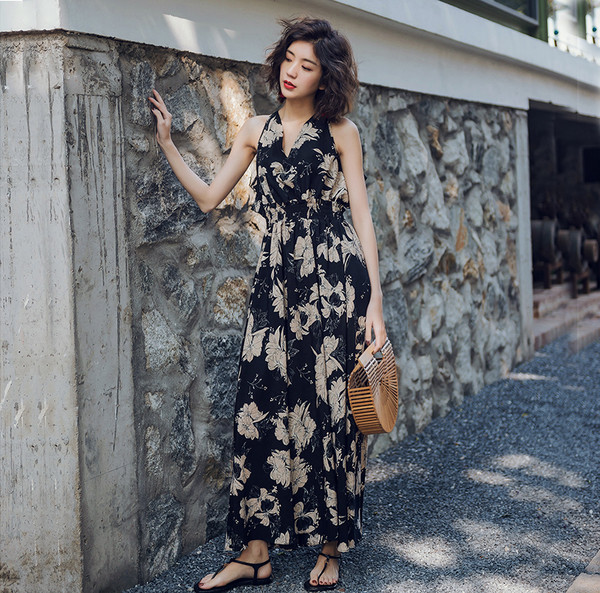 Rochie actuală de damă cu spatele gol și model floral