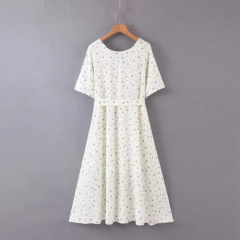 Női ruha modell rövid ujjú fehér színben