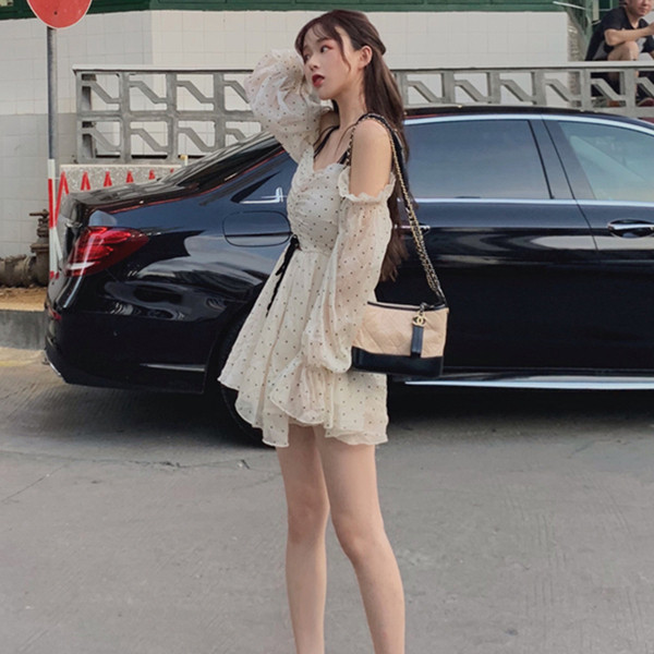 Női modern rövid ruha, hosszú ujjal