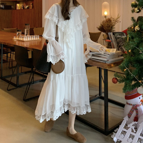 Rochie moderna de dama lunga in alb cu dantela