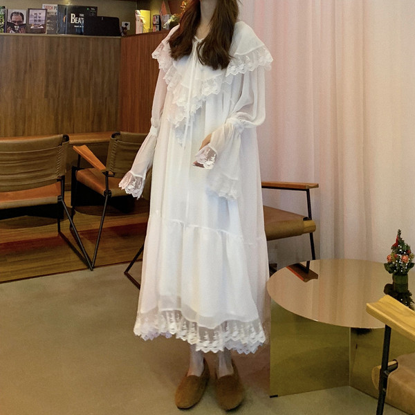 Rochie moderna de dama lunga in alb cu dantela