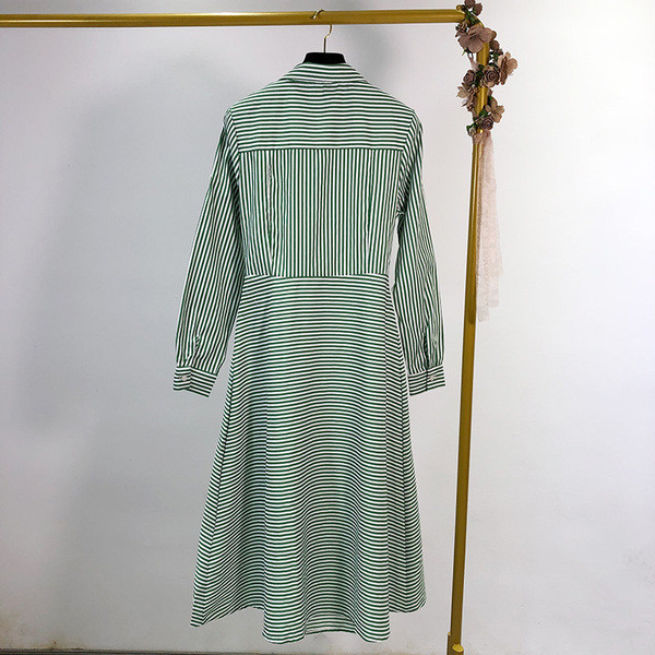 Rochie lungă în dungi cu legături în talie