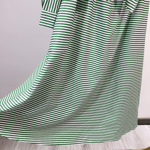 Rochie lungă în dungi cu legături în talie