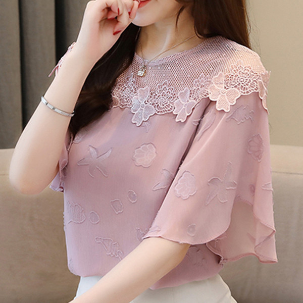 Bluză de damă modernă cu dantelă în alb și roz
