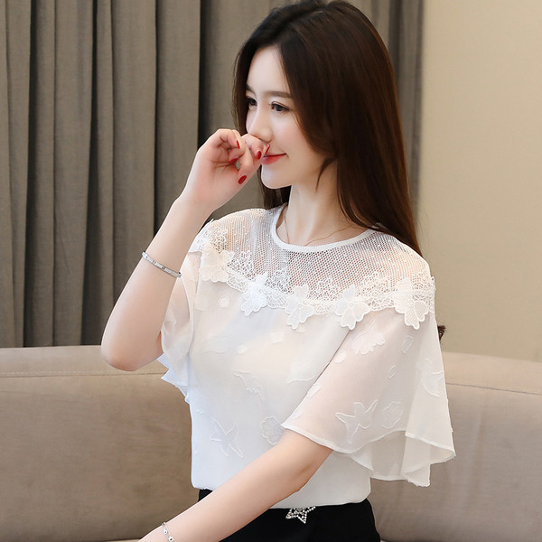 Bluză de damă modernă cu dantelă în alb și roz