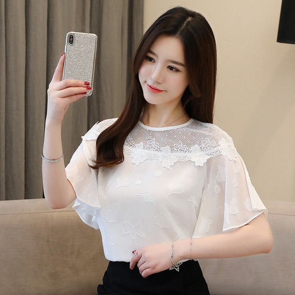 Bluză de damă modernă cu dantelă în alb și roz