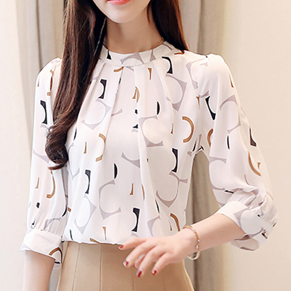 Cămașă modernă de damă în alb cu decolteu O