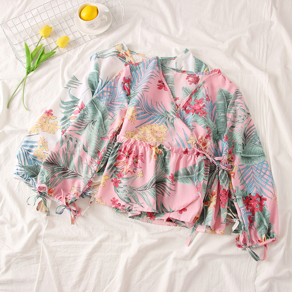 Bluză de damă colorată cu motive florale - mai multe culori