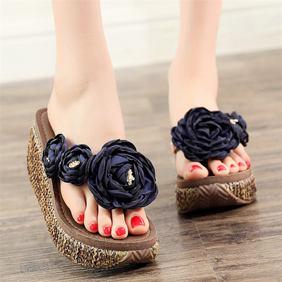 Modern női papucs platform és 3D elemekkel több színben