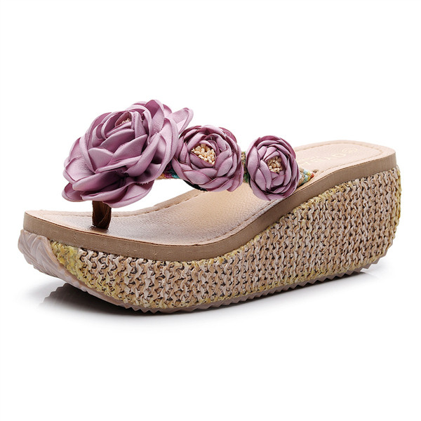 Modern női papucs platform és 3D elemekkel több színben